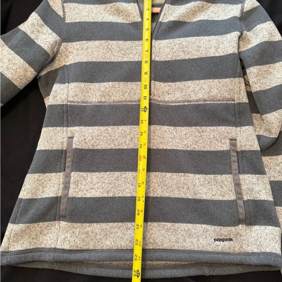 Patagonia Zip-Up 1/2 zip in dark Gray and light grey Stripes kangaroo pocket - Picture 4 of 16